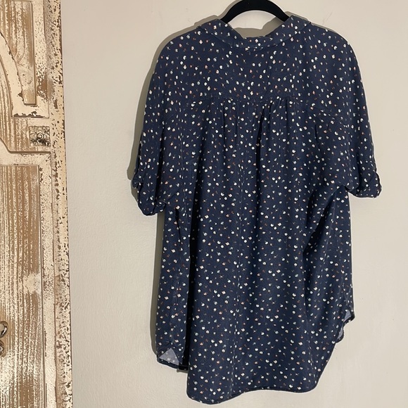 UNIVERSAL THREADS BLU FLOWER PRINT BUTTON UP SHORT SLEEVE TOP - Picture 4 of 6